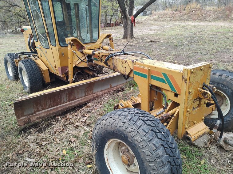 image for item KI9963 Mauldin 688E  motor grader