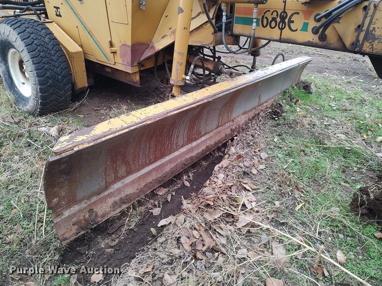 image for item KI9963 Mauldin 688E  motor grader