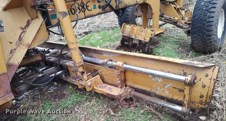 image for item KI9963 Mauldin 688E  motor grader