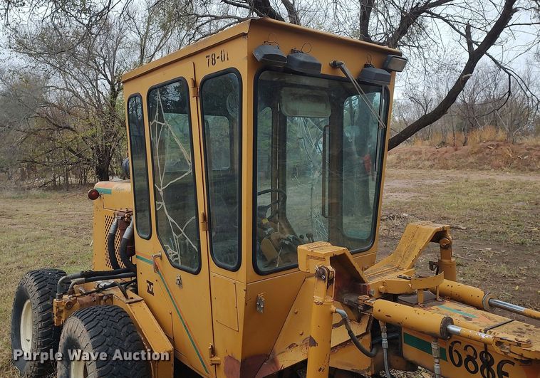 image for item KI9963 Mauldin 688E  motor grader