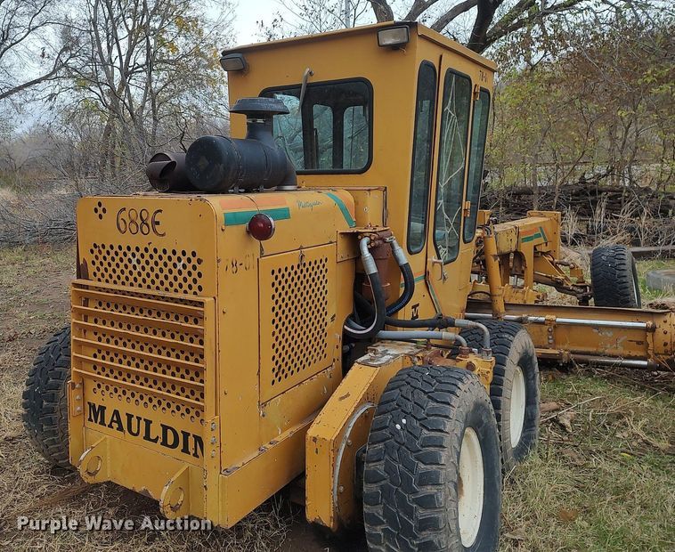 image for item KI9963 Mauldin 688E  motor grader