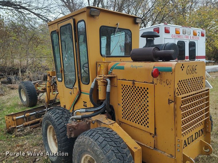 image for item KI9963 Mauldin 688E  motor grader