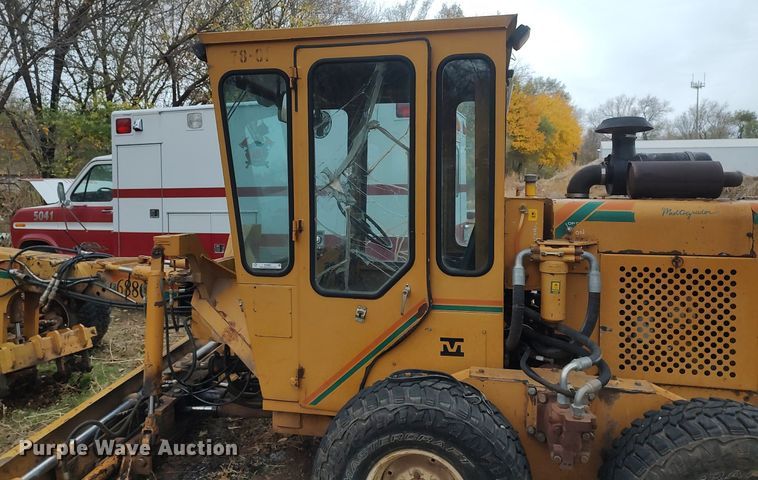 image for item KI9963 Mauldin 688E  motor grader