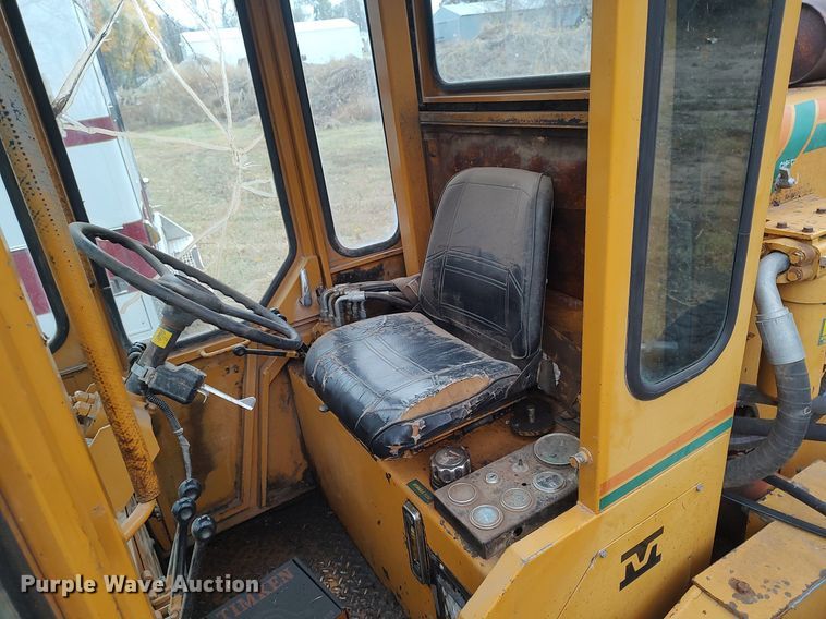 image for item KI9963 Mauldin 688E  motor grader