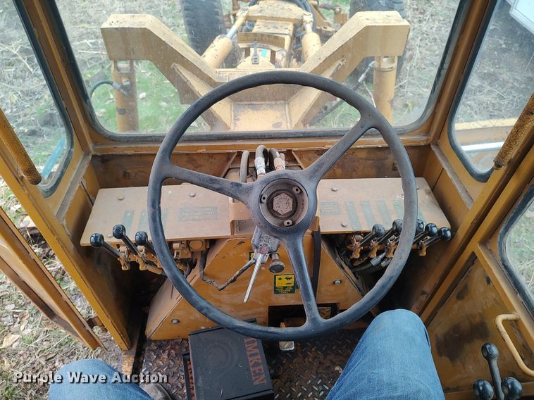 image for item KI9963 Mauldin 688E  motor grader