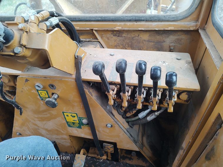 image for item KI9963 Mauldin 688E  motor grader