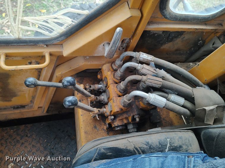 image for item KI9963 Mauldin 688E  motor grader