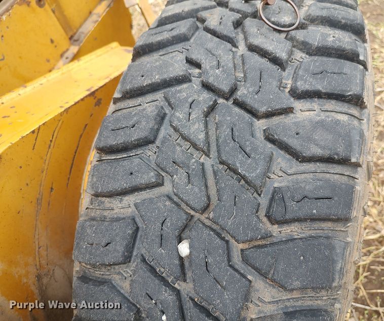 image for item KI9963 Mauldin 688E  motor grader