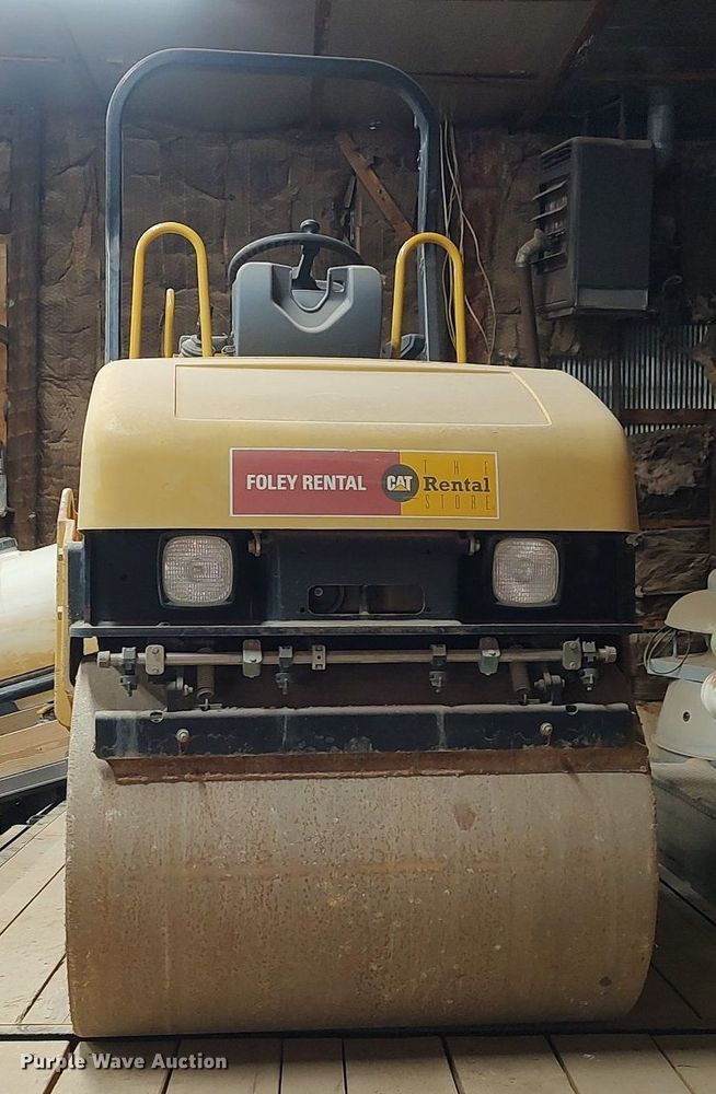 image for item KI9968 2007 Caterpillar CB-214E  double drum vibratory roller