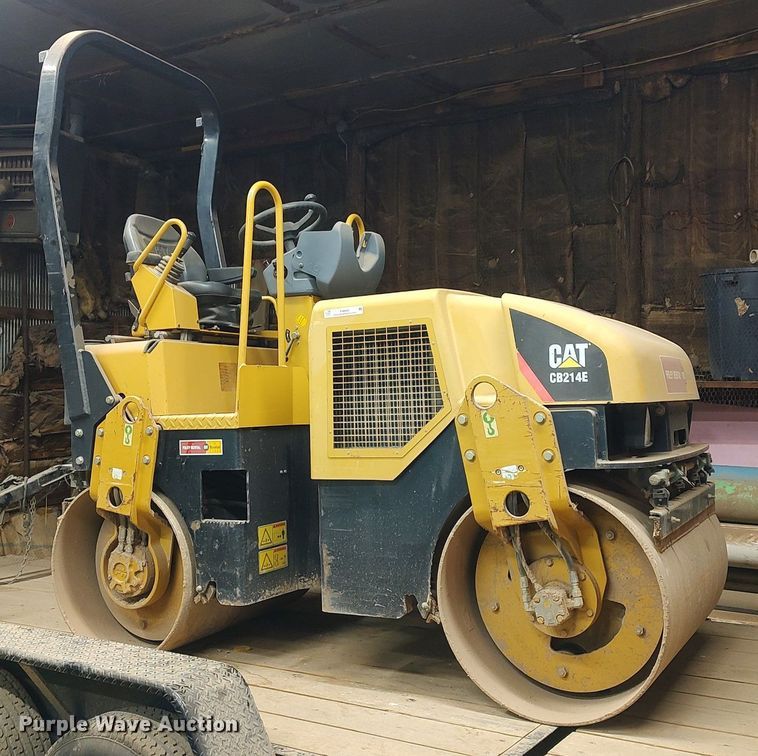 image for item KI9968 2007 Caterpillar CB-214E  double drum vibratory roller