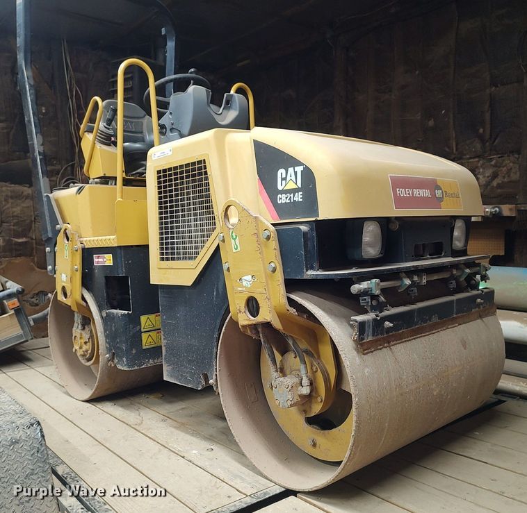 image for item KI9968 2007 Caterpillar CB-214E  double drum vibratory roller