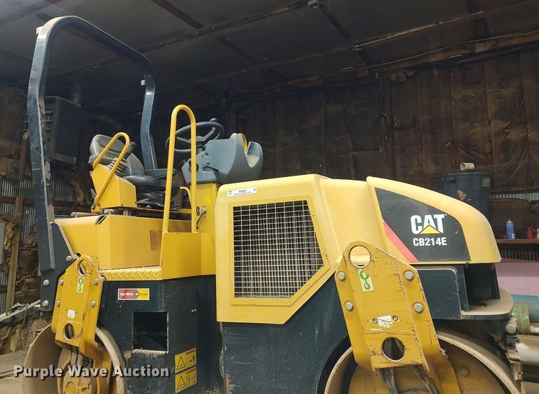 image for item KI9968 2007 Caterpillar CB-214E  double drum vibratory roller