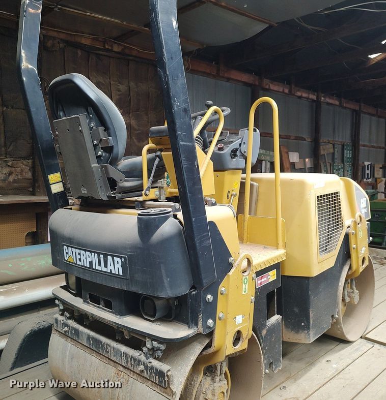 image for item KI9968 2007 Caterpillar CB-214E  double drum vibratory roller