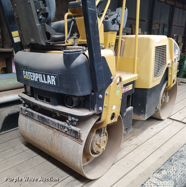 image for item KI9968 2007 Caterpillar CB-214E  double drum vibratory roller