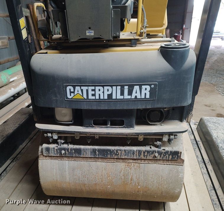 image for item KI9968 2007 Caterpillar CB-214E  double drum vibratory roller