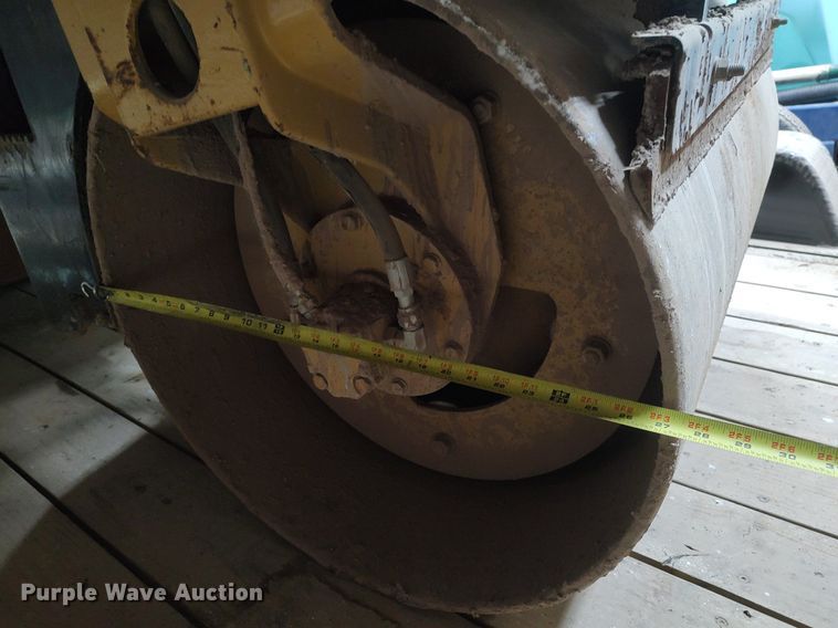 image for item KI9968 2007 Caterpillar CB-214E  double drum vibratory roller