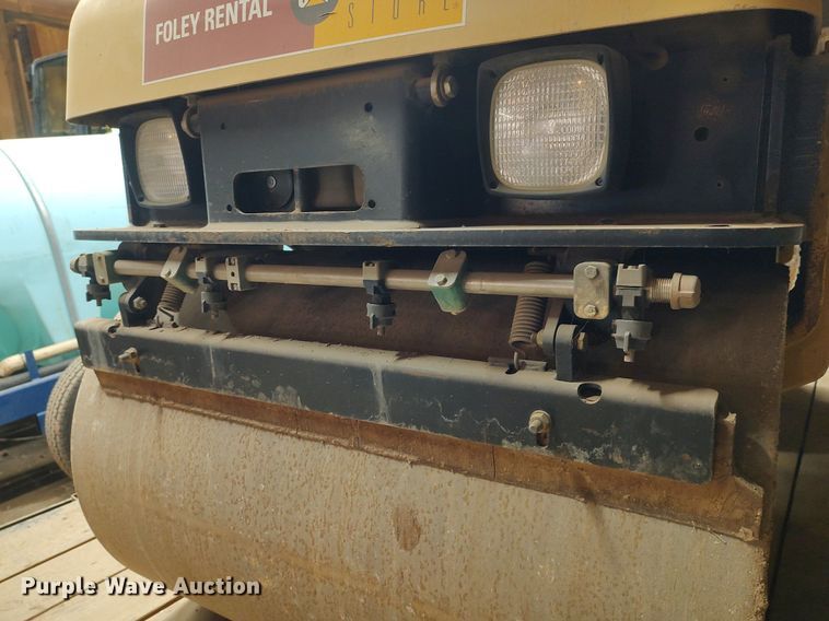 image for item KI9968 2007 Caterpillar CB-214E  double drum vibratory roller