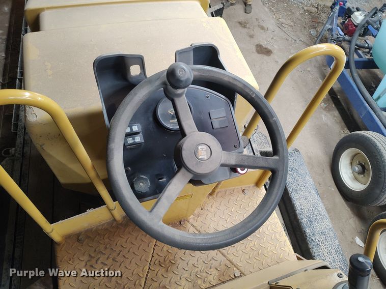 image for item KI9968 2007 Caterpillar CB-214E  double drum vibratory roller