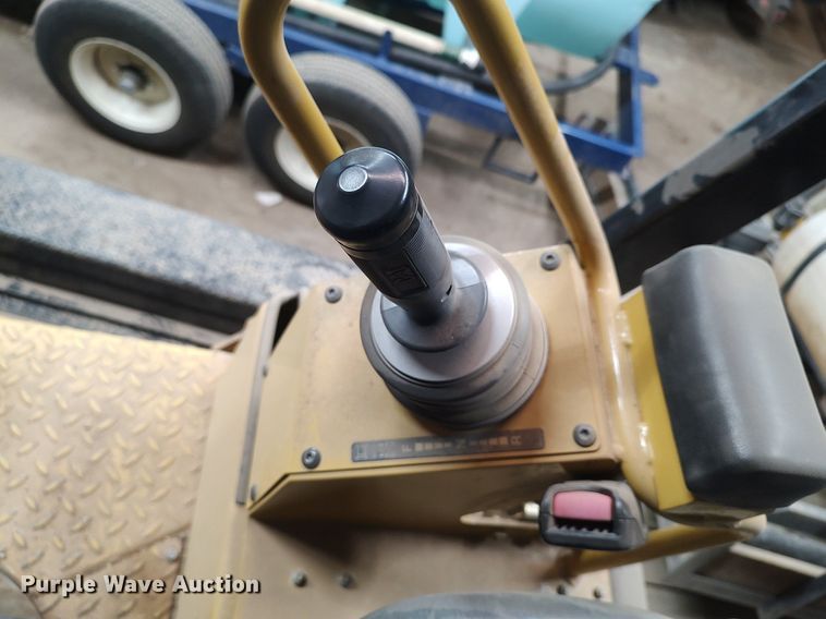 image for item KI9968 2007 Caterpillar CB-214E  double drum vibratory roller