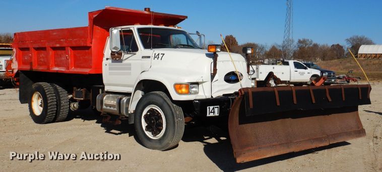 image for item KW9306 1996 Ford F800  dump truck