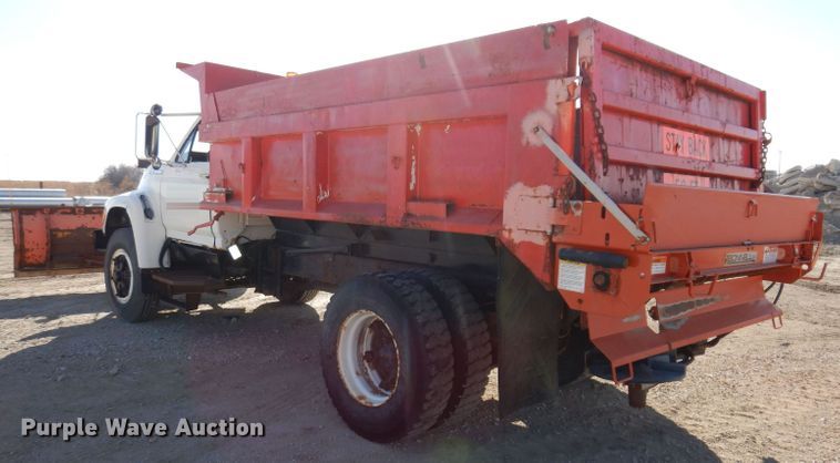 image for item KW9306 1996 Ford F800  dump truck
