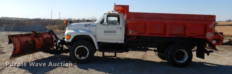 image for item KW9306 1996 Ford F800  dump truck