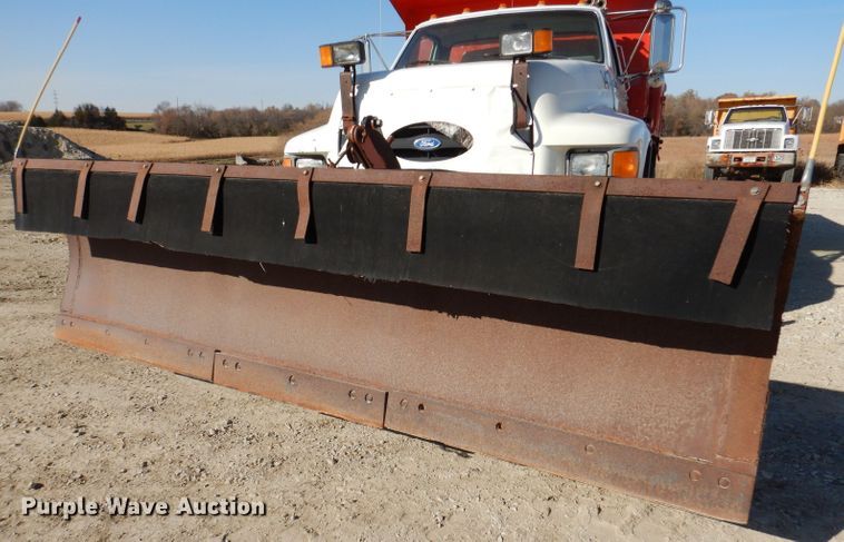 image for item KW9306 1996 Ford F800  dump truck