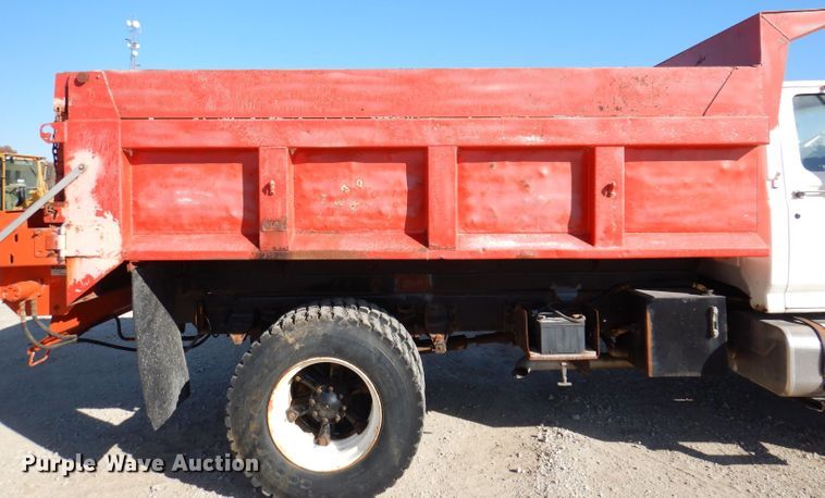 image for item KW9306 1996 Ford F800  dump truck