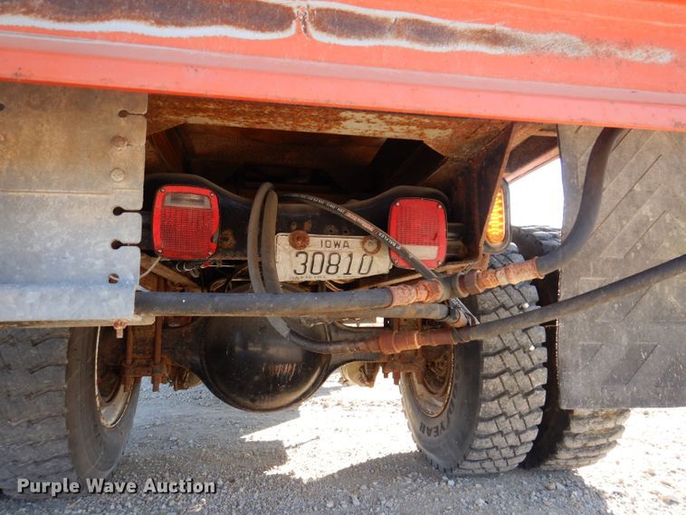 image for item KW9306 1996 Ford F800  dump truck