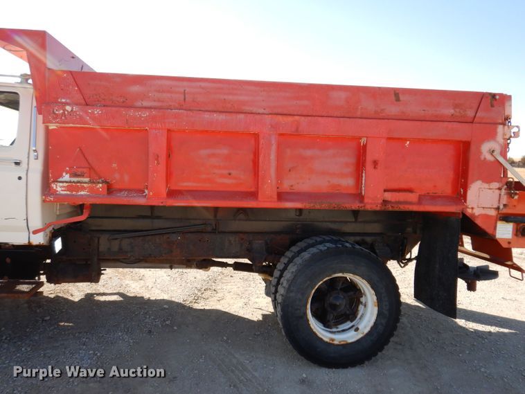 image for item KW9306 1996 Ford F800  dump truck