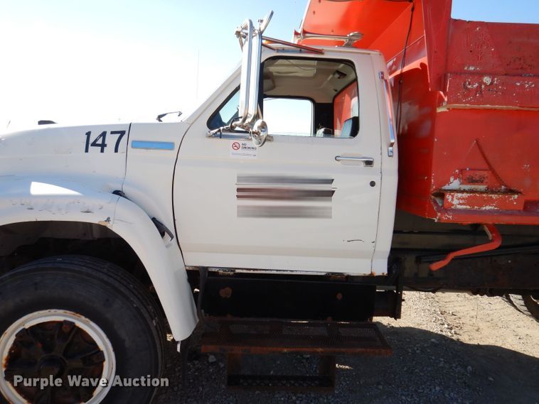 image for item KW9306 1996 Ford F800  dump truck