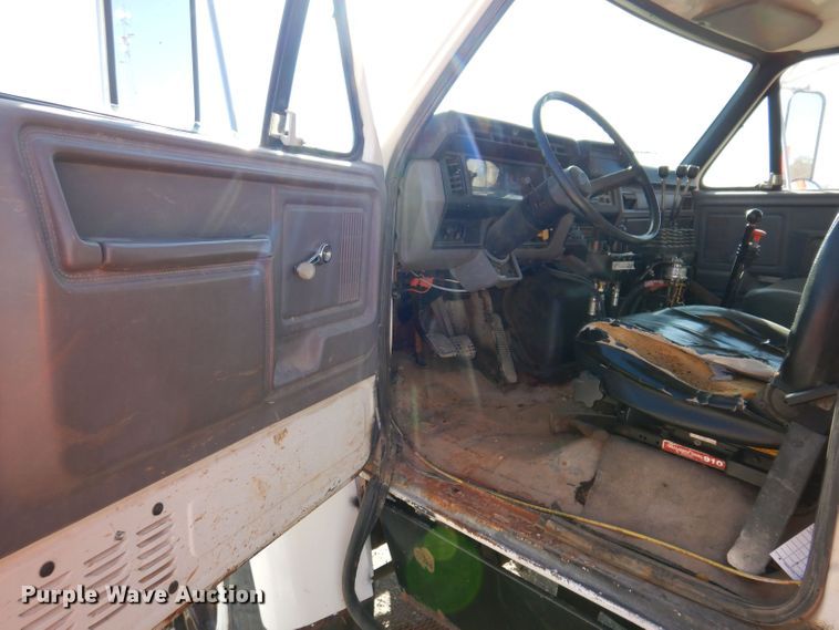 image for item KW9306 1996 Ford F800  dump truck