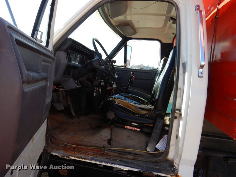 image for item KW9306 1996 Ford F800  dump truck