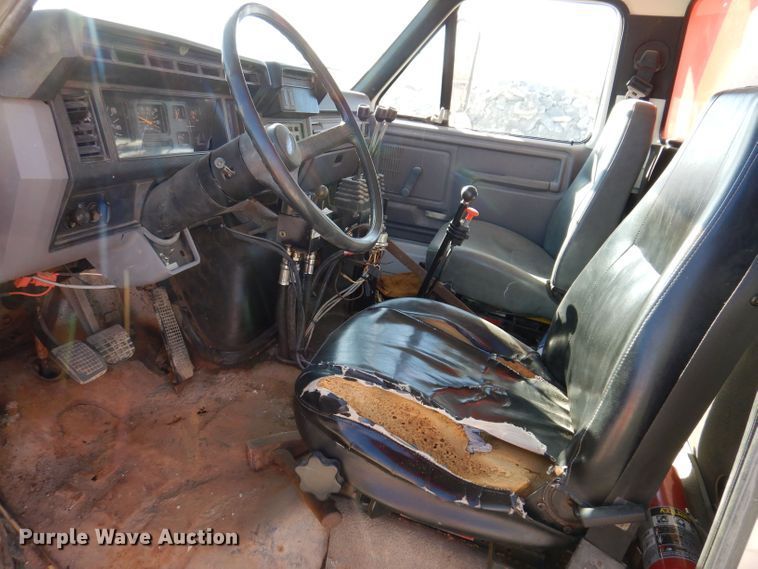 image for item KW9306 1996 Ford F800  dump truck