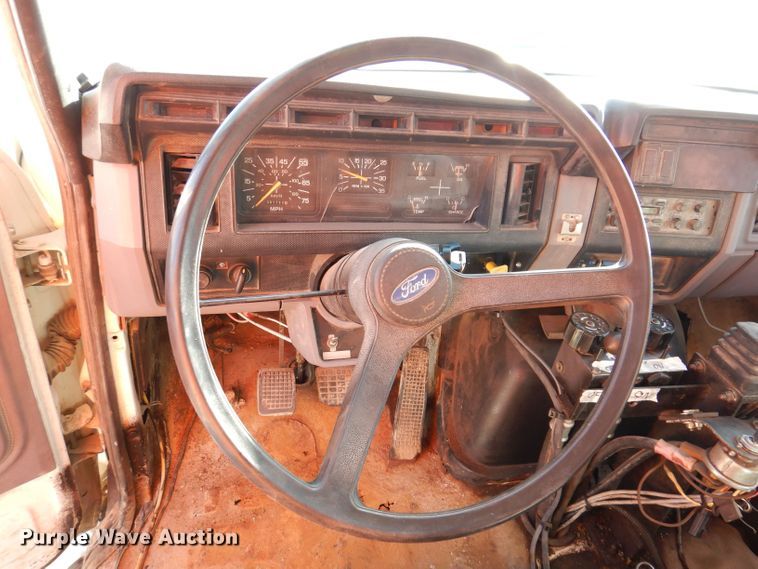 image for item KW9306 1996 Ford F800  dump truck