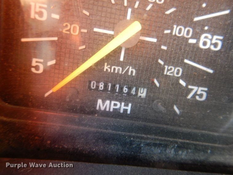 image for item KW9306 1996 Ford F800  dump truck