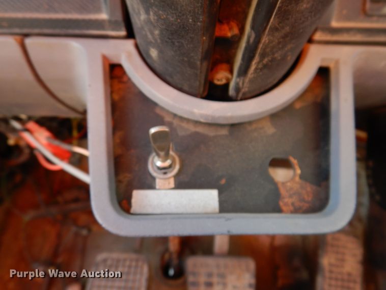 image for item KW9306 1996 Ford F800  dump truck