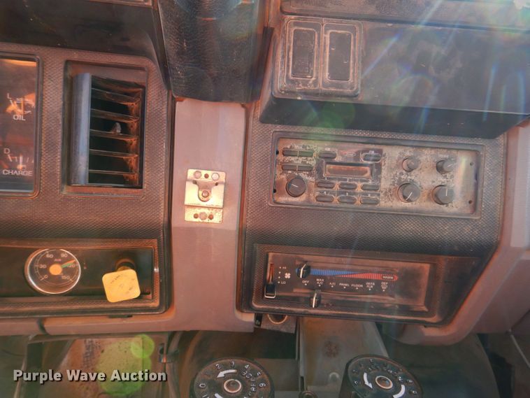 image for item KW9306 1996 Ford F800  dump truck