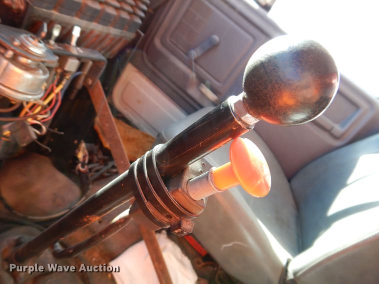 image for item KW9306 1996 Ford F800  dump truck