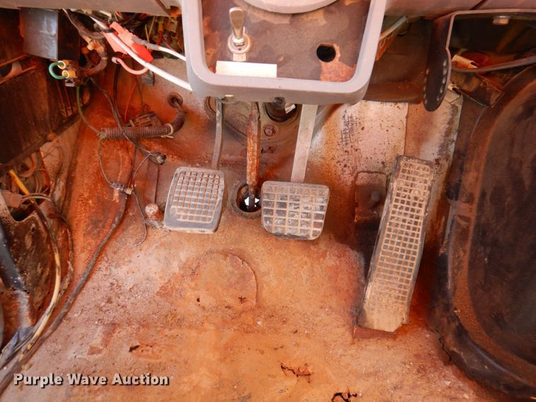 image for item KW9306 1996 Ford F800  dump truck