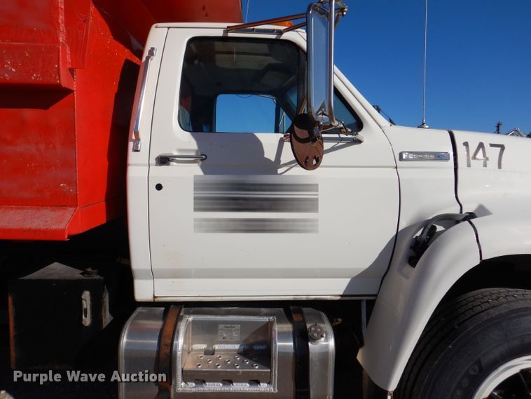 image for item KW9306 1996 Ford F800  dump truck