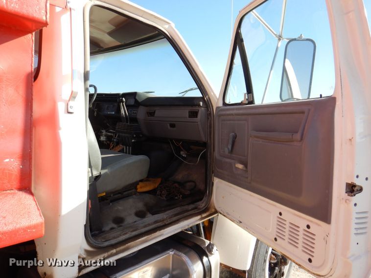 image for item KW9306 1996 Ford F800  dump truck
