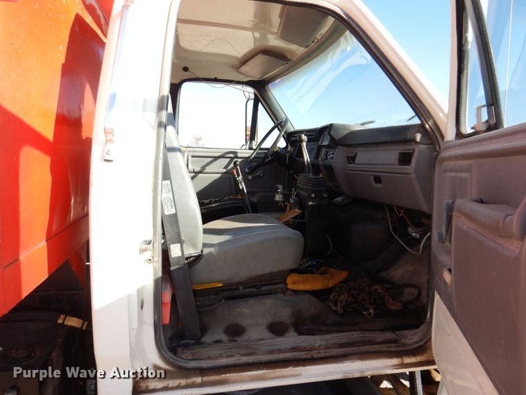 image for item KW9306 1996 Ford F800  dump truck