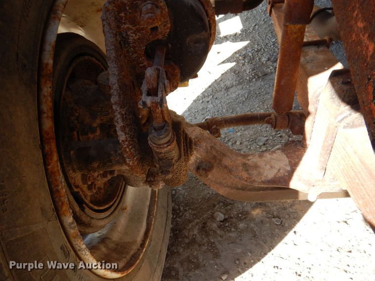 image for item KW9306 1996 Ford F800  dump truck