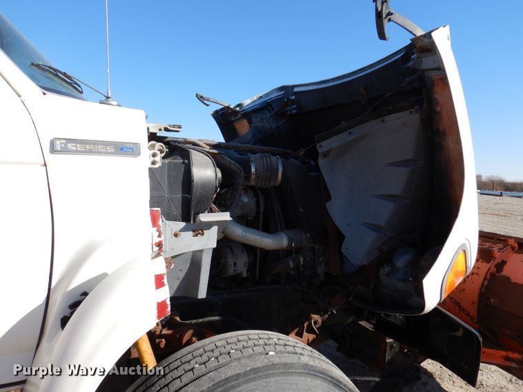 image for item KW9306 1996 Ford F800  dump truck