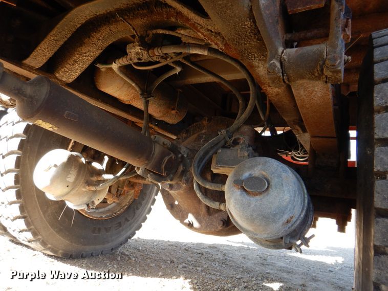 image for item KW9306 1996 Ford F800  dump truck