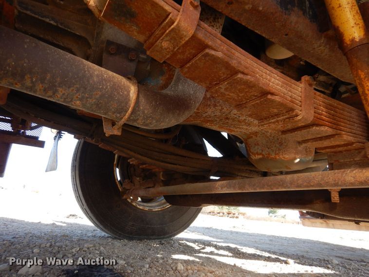 image for item KW9306 1996 Ford F800  dump truck