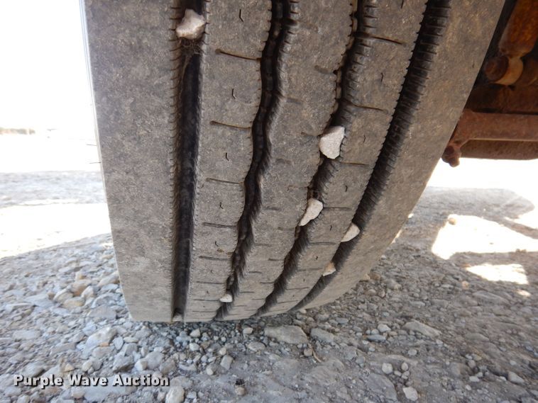 image for item KW9306 1996 Ford F800  dump truck