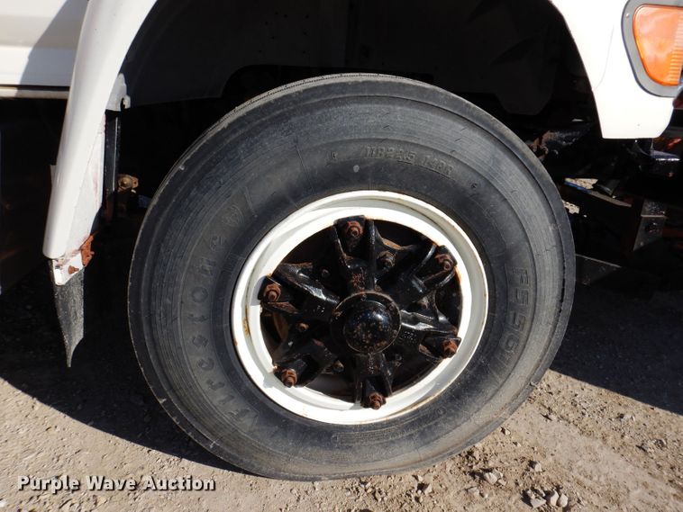 image for item KW9306 1996 Ford F800  dump truck