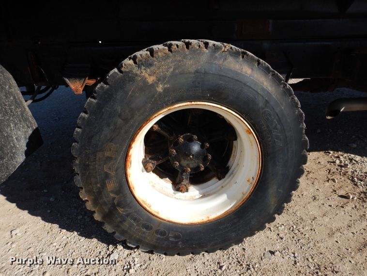 image for item KW9306 1996 Ford F800  dump truck